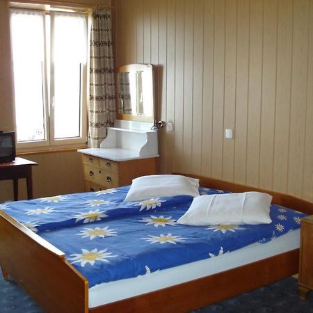 Les Tilleuls Otel Gorgier Oda fotoğraf