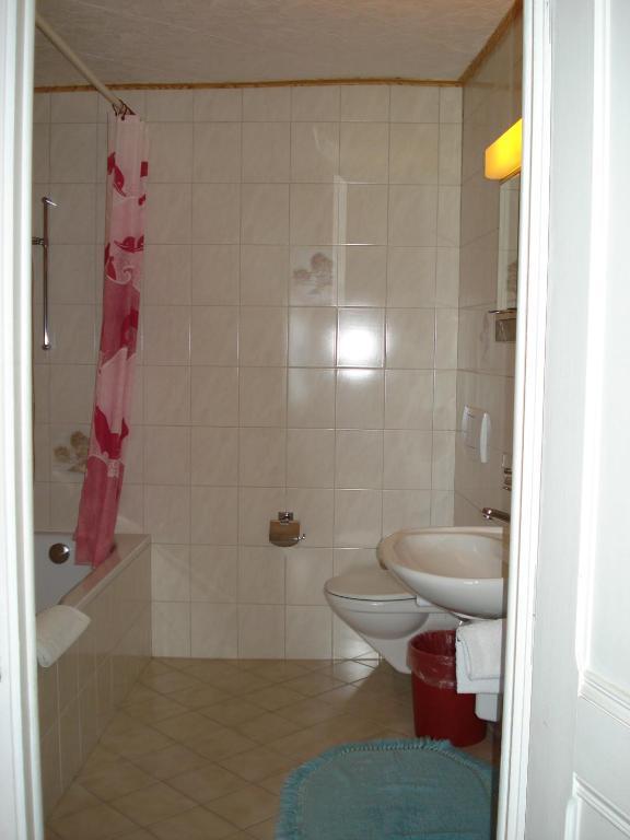 Les Tilleuls Otel Gorgier Oda fotoğraf